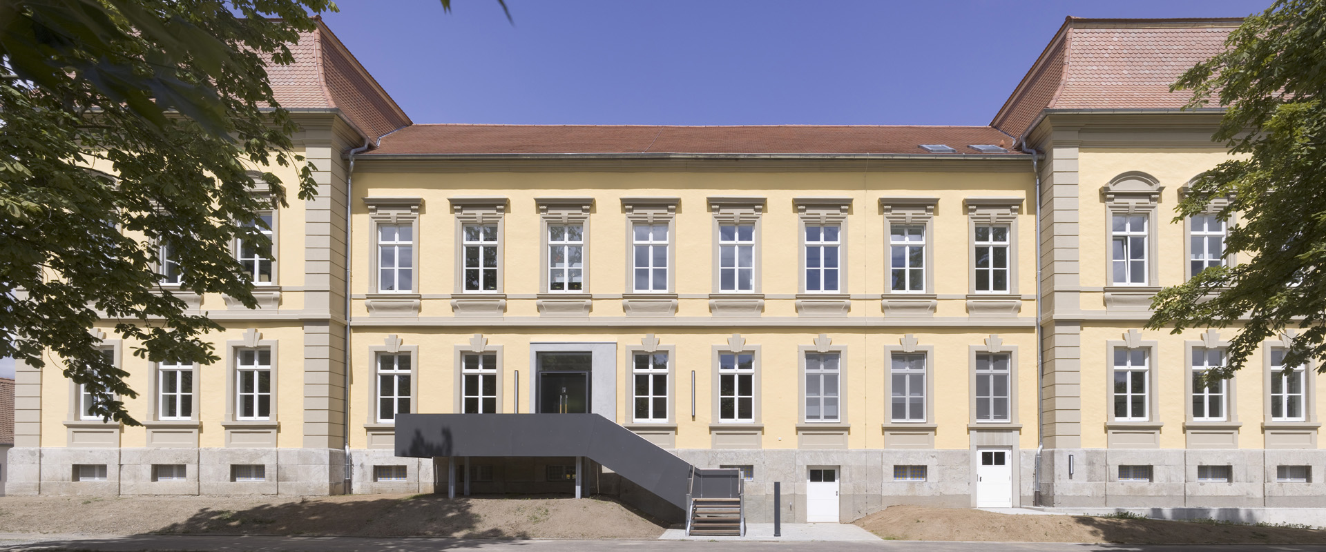 DEU, Werneck, orthopdische Klinik, Sanierung und neue Anbauten, Architekten: HJP Architekten, Herr Osel, Fertigstellung 2008, digital fotografiert Gro§format 95 MB RGB bei 8 bit, [©(c)Gerhard Hagen, Tel. +49 951 32254, info@gerhard-hagen.de; Veroeffentlichung nur gegen Honorar, Urhebervermerk und Beleg / permission required for reproduction, mention of copyright, complimentary copy; ]